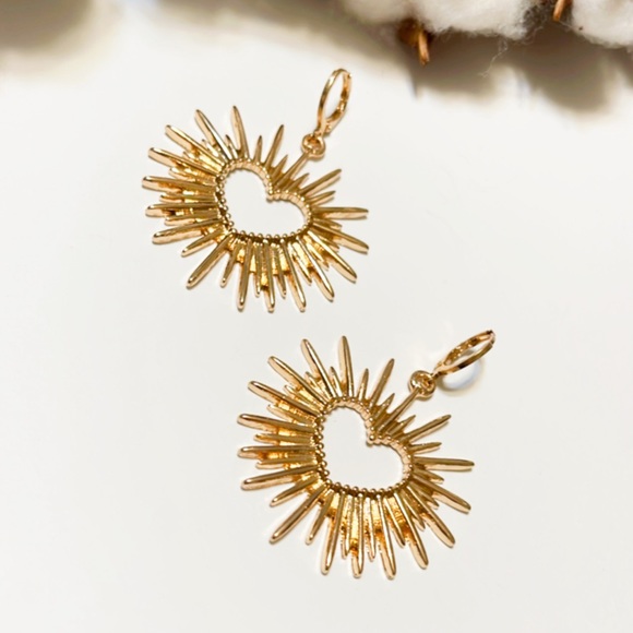 Heart shaped radiant earrings - Picture 4 of 6